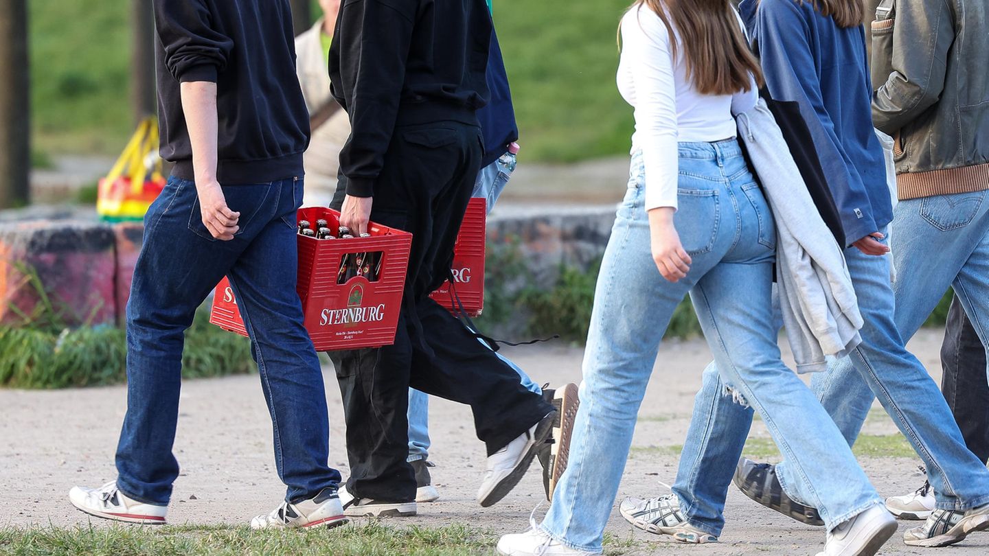 Trinken erst ab 18?: Suchtbeauftragter fordert höhere Alkohol-Altersgrenze