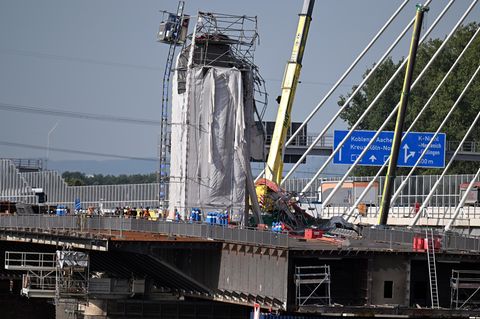 Schwerer Unfall auf A1: Bauarbeiter stirbt bei Abrissarbeiten an Rheinbrücke