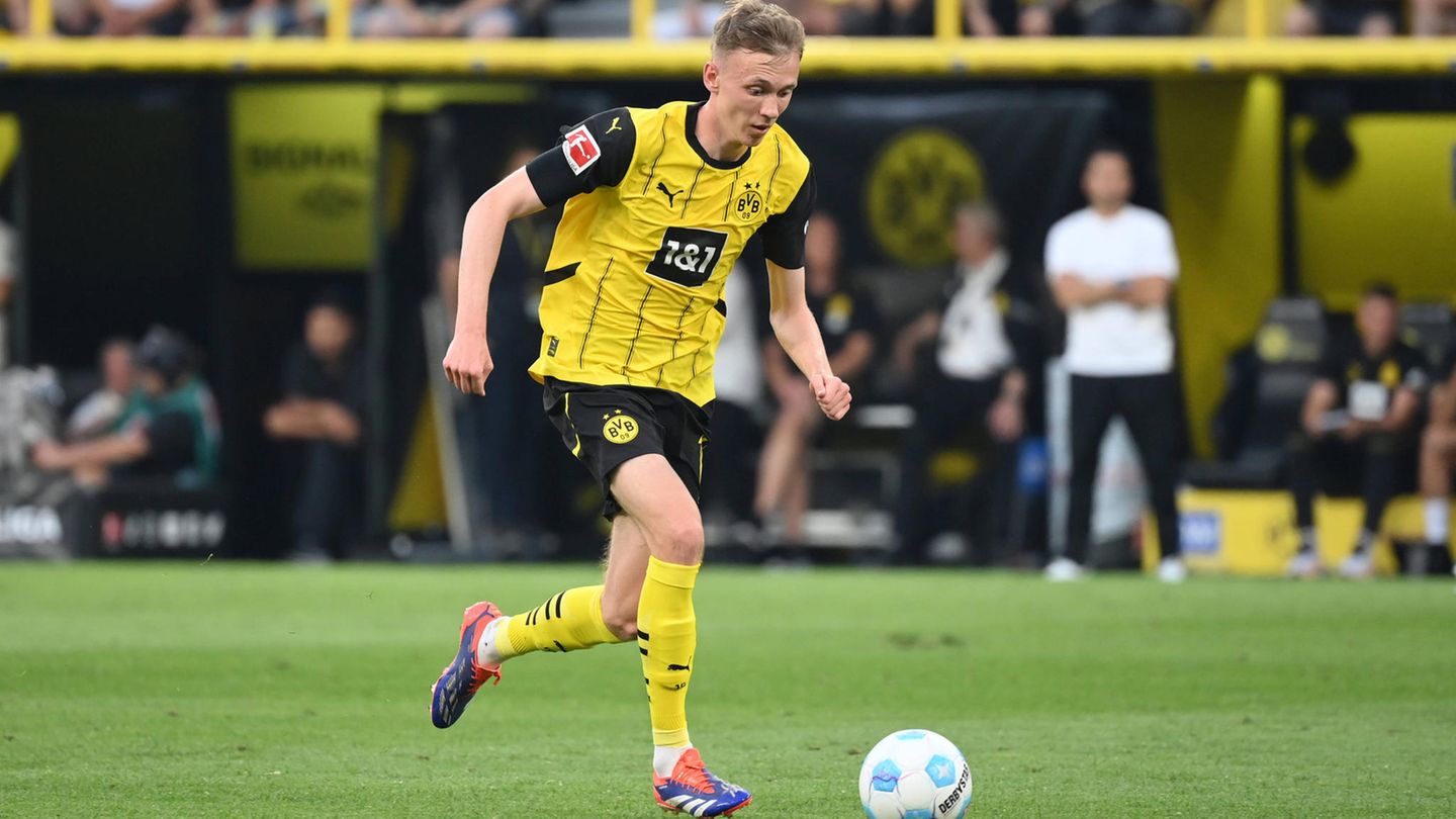 Maximilian Beier spielt im BVB-Trikot