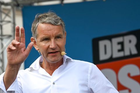 Thüringens AfD-Chef Björn Höcke auf einer Bühne
