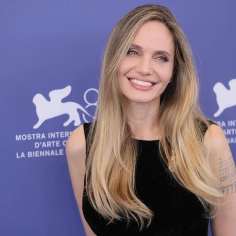 Angelina Jolie, lächelnd bei der Premiere von "Maria"