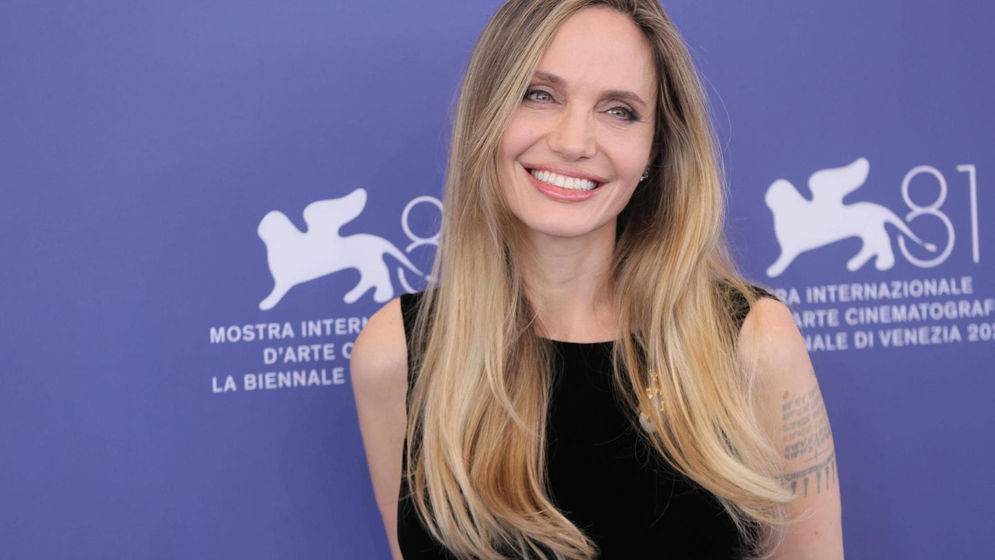 Angelina Jolie, lächelnd bei der Premiere von "Maria"