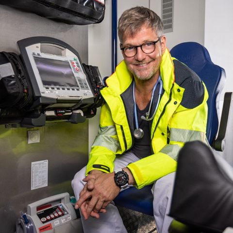 Emergency doctor Lüder Warnken in ambulance