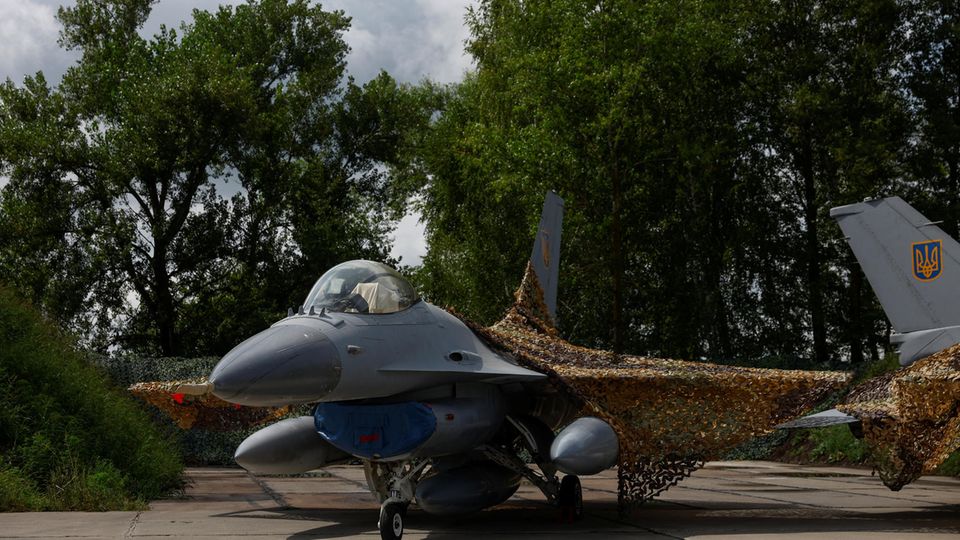 F-16-Kampfflugzeuge der ukrainischen Luftstreitkräfte Anfang August