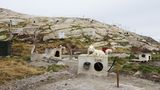 Ilulissat hat fast so viele Einwohner wie Schlittenhunde, die am Ortsrand ankettet vor sich hindösen und erst im Winter zum Einsatz kommen.