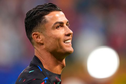 Cristiano Ronaldo wird nach einem Spiel der portugesischen Nationalmannschaft bei der EM fotografiert