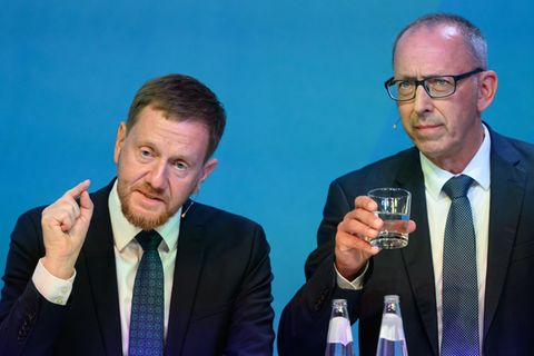 Sachsens CDU-Ministerpräsident Michael Kretschmer und AfD-Spitzenkandidat Jörg Urban bei einem Wahl-Duell