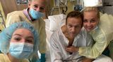 Alexey Nawalny mit seiner Familie im Charité Krankenhaus Berlin