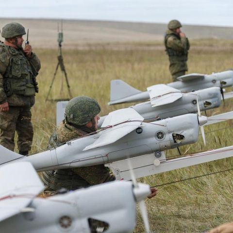 Russische Drohnen vom Typ Orlan vor dem Start