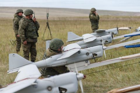 Russische Drohnen vom Typ Orlan vor dem Start