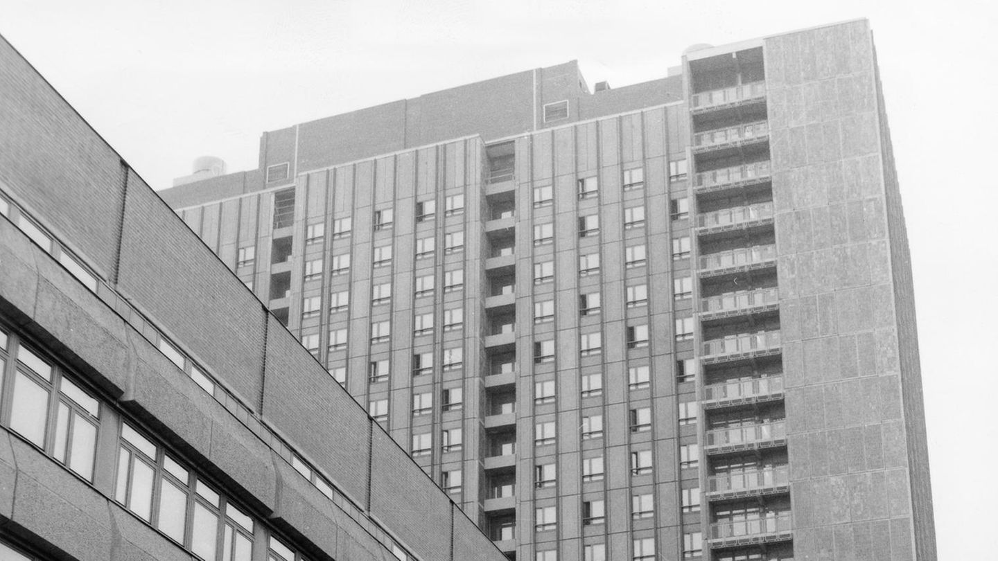 21-geschossiges Hochhaus der 1982 eröffneten Universitätsklinik der Charité