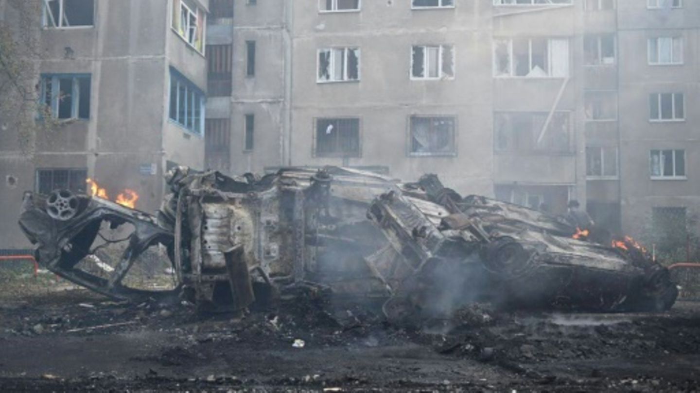 Six dead in attacks in Ukraine - Russia reports capture of three villages