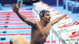 Die erste Medaille für Deutschland: Maurice Wetekam hat bei seinem Paralympics-Debüt Bronze über 100 Meter Brust gewonnen. "Es hätte nicht besser laufen können. Ich bin mega glücklich damit", sagte Wetekam, der mit einer Fehlbildung des linken Armes zur Welt kam. "Unfassbar, das ist ein unglaubliches Gefühl." Auf den Sieger Stefano Raimondi aus Italien fehlten dem 18-jährigen Athleten des TSV Bayer Leverkusen 1,76 Sekunden. Silber holte Lokalmatador Hector Denayer. Für Wetekam bedeutete die Zeit von 1:07,04 Minuten eine persönliche Bestleistung