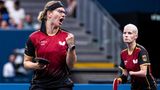 Wenig Später gewann das Tischtennisduo aus Juliane Wolf (vorn) und Stephanie Grebe Silber. Die beiden Sportlerinnen verloren das Finale gegen Wenjuan Huang und Yucheng Jin aus China mit 1:3.  Immer wieder verspielten Grebe/Wolf dabei Führungen, verließen dennoch mit einem Lächeln die Arena in Paris.   