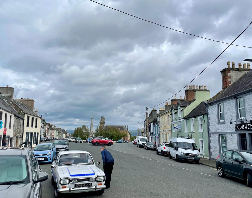 Immer zum Gespräch aufgelegt: Alltag auf dem Marktplatz in Wigtown