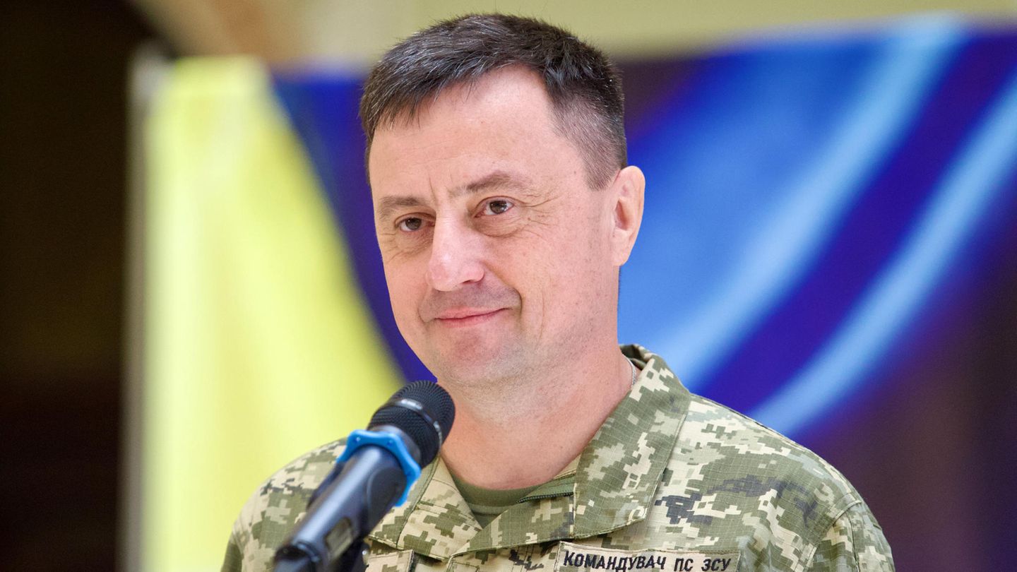 Ukraine: Selensky fires Air Force chief after loss of F-16 jet