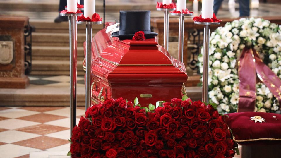 The coffin of Richard Lugner The coffin of Richard Lugner