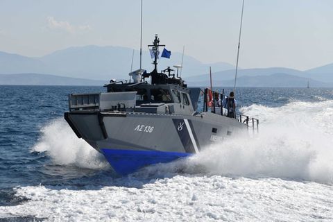 Polizei und Küstenwache auf Kreta starteten sofort eine Suchaktion, nachdem der Ehemann die Frau als vermisst gemeldet hatte