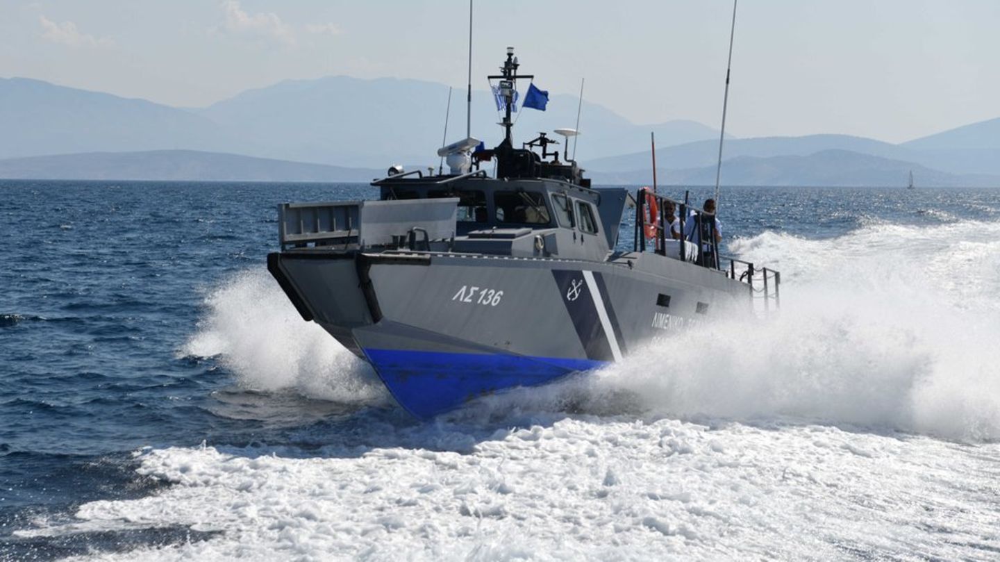 Polizei und Küstenwache auf Kreta starteten sofort eine Suchaktion, nachdem der Ehemann die Frau als vermisst gemeldet hatte