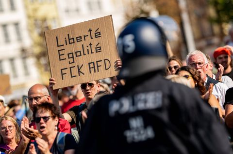 Thüringen: Die Polizei in Erfurt trennte die Gegendemonstranten von den AfD-Anhängern