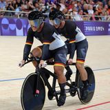 Der sehbehinderte Bahnradfahrer Thomas Ulbricht (hinten) und sein Pilot Robert Förstemann sprinteten wie am Tag zuvor Maike Hausberger im Vélodrome über 1.000 Meter im Zeitfahren auf Platz drei. Der 39-Jährige musste sich nur den beiden Briten James Ball (mit Steffan Lloyd) und Neil Fachie (mit Matthew Rotherham) geschlagen geben. Für Ulbricht war es die dritte Paralympics-Medaille. Pilot Förstemann holte 2012 bei Olympia in London Bronze im Teamsprint