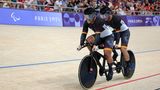 Der sehbehinderte Bahnradfahrer Thomas Ulbricht (hinten) und sein Pilot Robert Förstemann sprinteten wie am Tag zuvor Maike Hausberger im Vélodrome über 1.000 Meter im Zeitfahren auf Platz drei. Der 39-Jährige musste sich nur den beiden Briten James Ball (mit Steffan Lloyd) und Neil Fachie (mit Matthew Rotherham) geschlagen geben. Für Ulbricht war es die dritte Paralympics-Medaille. Pilot Förstemann holte 2012 bei Olympia in London Bronze im Teamsprint