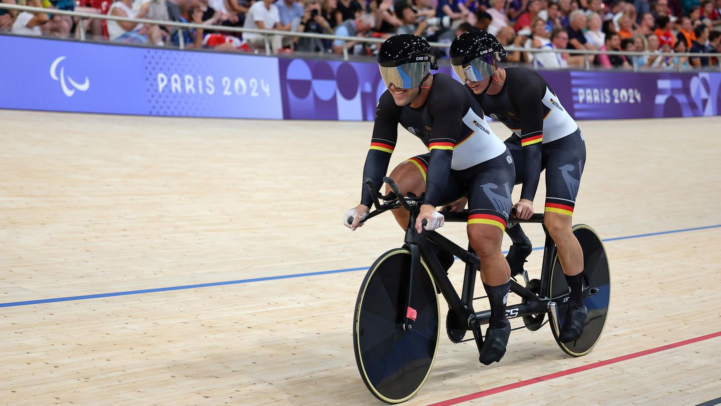 1. September: Bahnradfahrer Ulbricht und Förstemann holen Bronze im 1000-Meter-Sprint Der sehbehinderte Bahnradfahrer Thomas Ulbricht (hinten) und sein Pilot Robert Förstemann sprinteten wie am Tag zuvor Maike Hausberger im Vélodrome über 1.000 Meter im Zeitfahren auf Platz drei. Der 39-Jährige musste sich nur den beiden Briten James Ball (mit Steffan Lloyd) und Neil Fachie (mit Matthew Rotherham) geschlagen geben. Für Ulbricht war es die dritte Paralympics-Medaille. Pilot Förstemann holte 2012 bei Olympia in London Bronze im Teamsprint