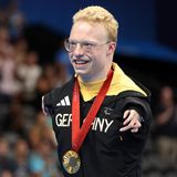 Nur zehn Minuten nach Scholz gelang Josia Topf der gleiche Triumph über die selbe Strecke (150 Meter Lage) – dank eines starken Schlussspurts. Topf, der das Tar-Syndrom hat, war nach 100 Metern auf Rang drei und überholte auf der Freistil-Strecke auf den letzten Metern die Australier Ahmed Kelly und Grant Patterson                                       