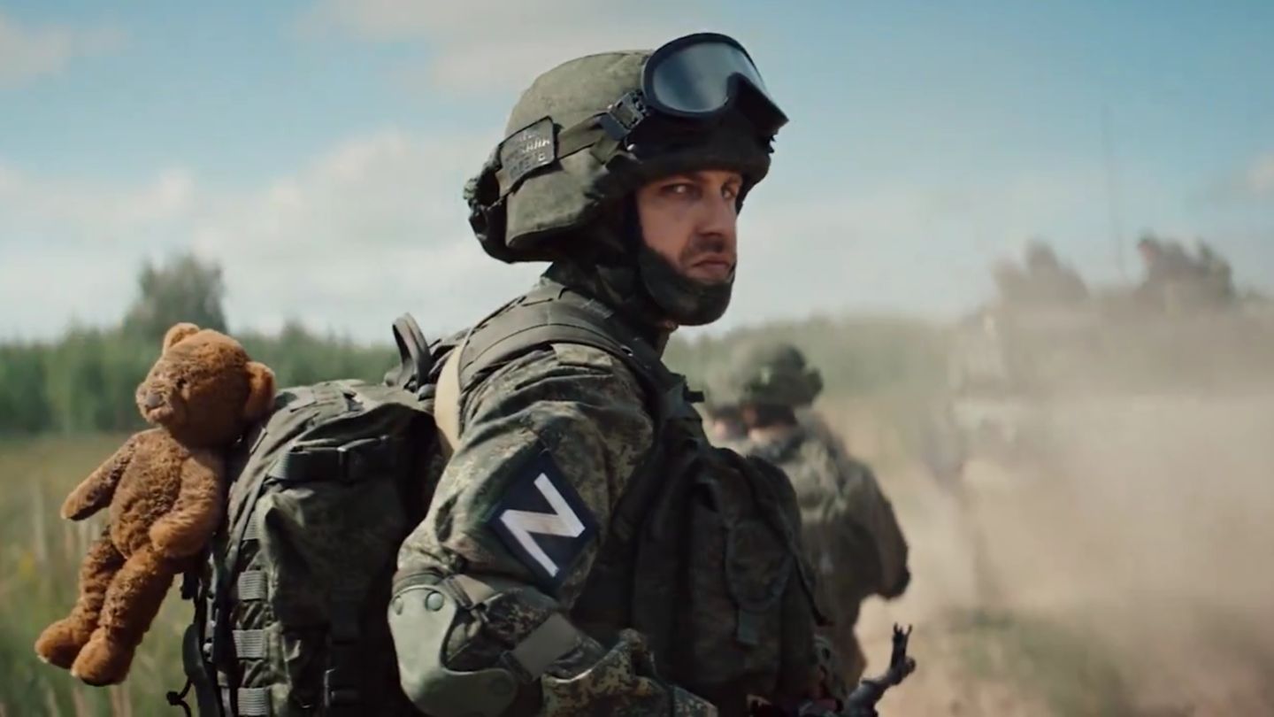 Der neue Anwerbefilm der russischen Armee beschwört grimmige Kämpfer und hetzt gegen "verweichlichte" Männer