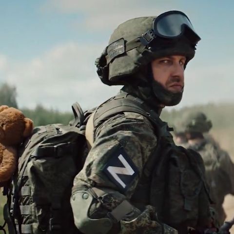Der neue Anwerbefilm der russischen Armee beschwört grimmige Kämpfer und hetzt gegen "verweichlichte" Männer
