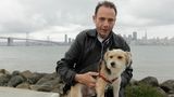 Timothy Ray Brown, der einzige Mann, von dem bekannt ist, dass er offenbar von AIDS geheilt wurde, mit seinem Hund Jack