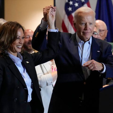 Hand in Hand für den Sieg: US-Präsident Joe Biden und Präsidentschaftskandidatin Kamala Harris beim Wahlkampf in Pittsburgh
