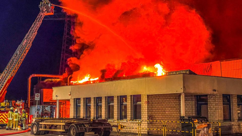 Brandstiftung auf einer Mülldeponie