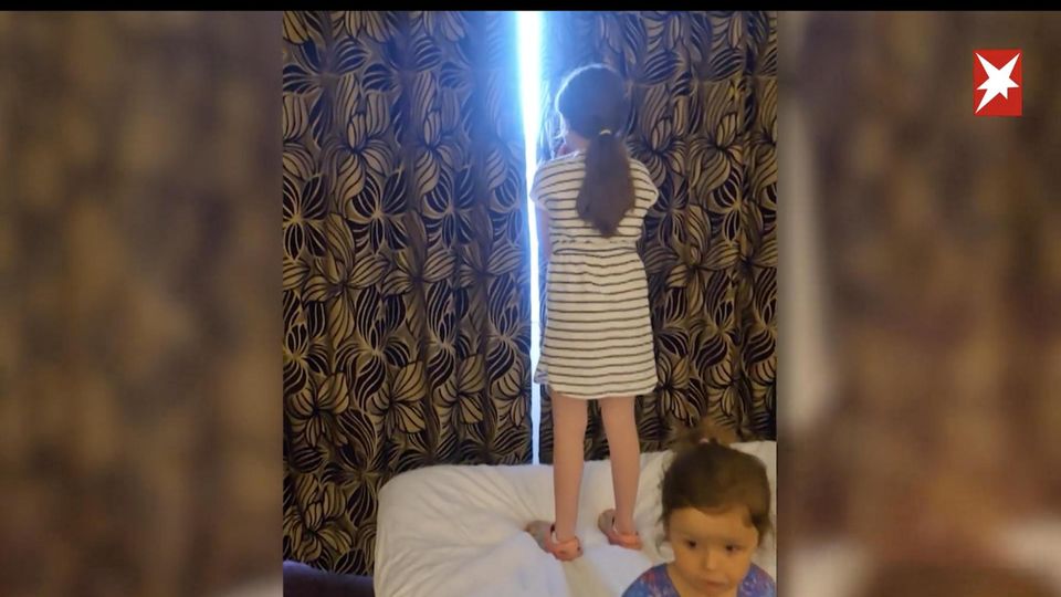 Blackpool, England: Hotelzimmer im Stadion: Hier können Sie vom Bett aus aufs Spielfeld gucken