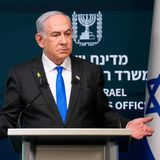 Während Israel bitteren Abschied nimmt von den zuletzt im Gazastreifen getöteten Geiseln, schwört der von Hinterbliebenen kritisierte Regierungschef Benjamin Netanjahu Vergeltung. Er kündigte an, die Hamas werde einen "sehr hohen Preis" für die Ermordung der sechs israelischen Geiseln zahlen, deren Leichen vergangene Woche in einem unterirdischen Tunnel im Süden des Gazastreifens entdeckt worden waren