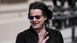 "Oh, denkt nicht einmal daran, meine Musik zu benutzen, Ihr Faschisten". Dies schrieb Jack White auf Instagram, nachdem er gesehen hatte, dass Trump "Seven Nation Army" von den White Stripes zur Untermalung seiner Auftritte spielte. Jetzt hat White eine Armee von Anwälten beauftragt: "In dieser Sache kommt noch die Klageschrift meiner Anwälte (die Du zu Deinen 5000 anderen legen kannst)"