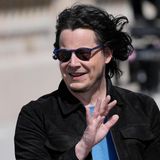 "Oh, denkt nicht einmal daran, meine Musik zu benutzen, Ihr Faschisten". Dies schrieb Jack White auf Instagram, nachdem er gesehen hatte, dass Trump "Seven Nation Army" von den White Stripes zur Untermalung seiner Auftritte spielte. Jetzt hat White eine Armee von Anwälten beauftragt: "In dieser Sache kommt noch die Klageschrift meiner Anwälte (die Du zu Deinen 5000 anderen legen kannst)"