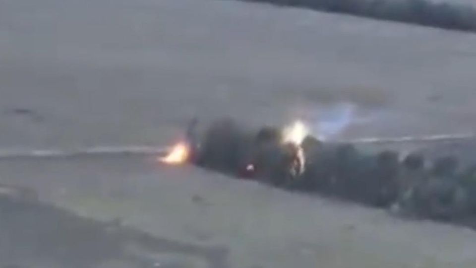 Ukraine: Fliegender Flammenwerfer: Videoaufnahmen sollen "Flammendrohne" zeigen