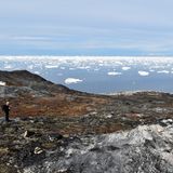 Die Region eignet sich sehr gut für Wanderungen. "Die Winter sind schneereicher, der Frühsommer kälter als die Jahre zuvor", sagt John Geisler aus Ilimanaq, der durch das weglose Gelände führt.