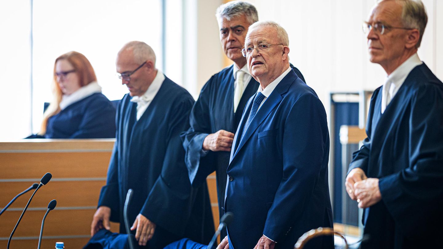 Diesel Scandal: "Mr. Volkswagen" Calm in Court: What Did Martin Winterkorn Know?