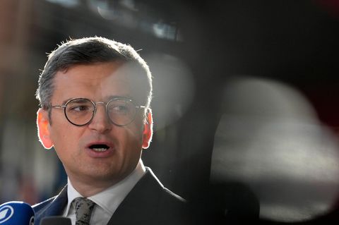 Außenminister Dmytro Kuleba spricht mit der Presse