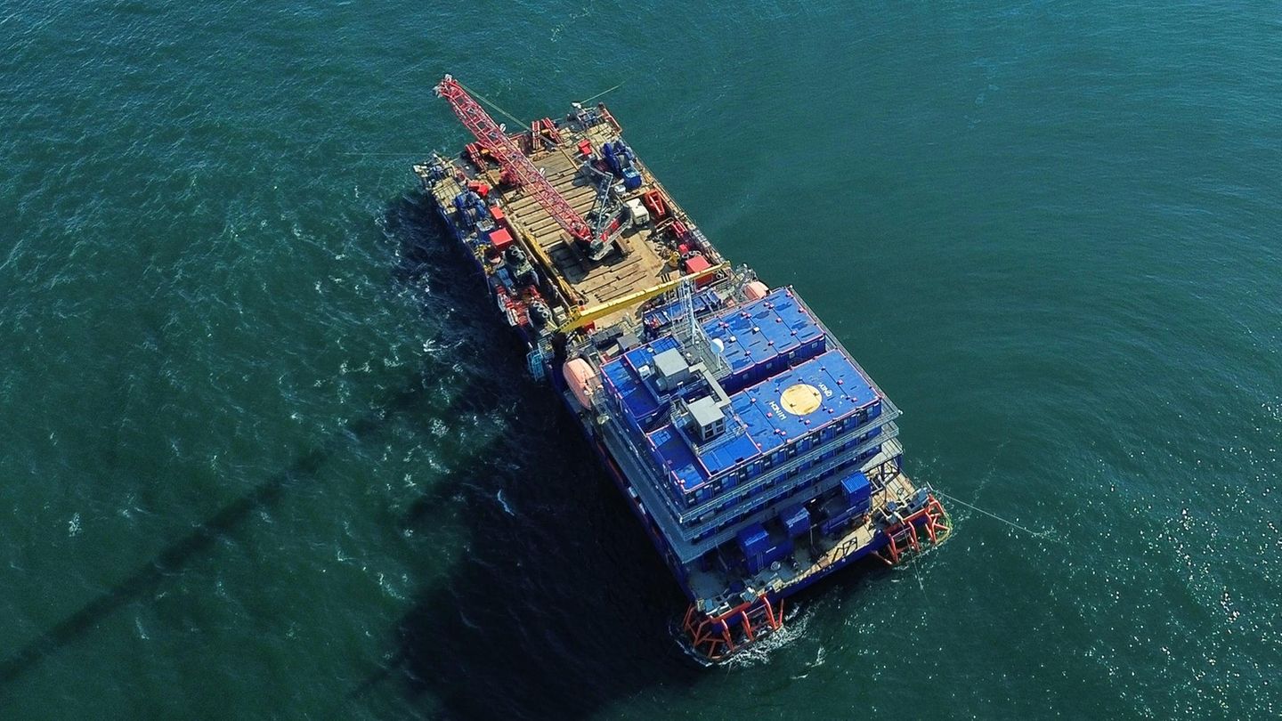 Der Unfallort liegt rund 22 Kilometer südwestlich der Hochseeinsel Helgoland und 31 Kilometer nordöstlich der ostfriesischen Insel Langeoog. Eine Arbeitsplattform liegt genau über dem Schiffswrack, das in einer Wassertiefe von knapp 40 Metern liegt