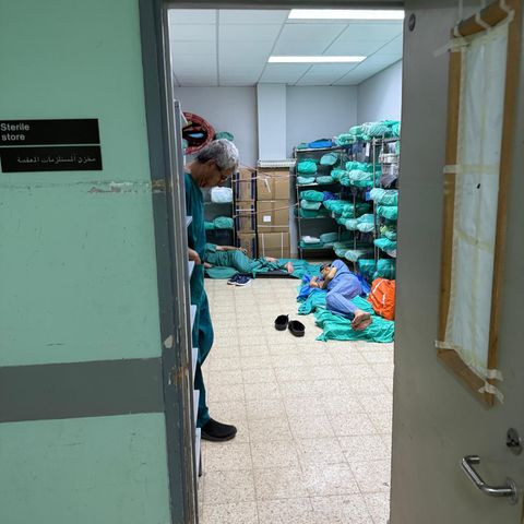 Hospital of the hospital in Khan Younis in Gaza sleep in storage rooms on the floor