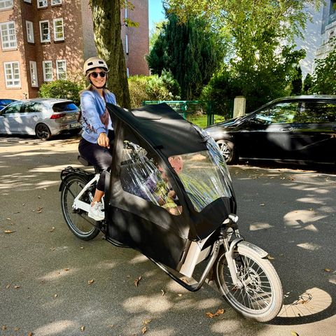 Riding a cargo bike through the city – our reporter tested it
