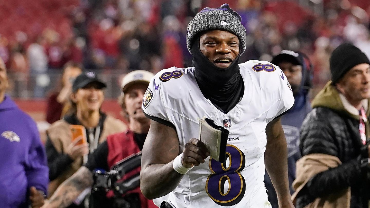Die Top Ten der Spitzenverdiener im Sport kassieren allesamt über 100 Millionen Dollar im Jahr. Diesmal gehört der  Quarterback der Baltimore Ravens dazu – weil er im vergangenen Jahr einen neuen Fünfjahresvertrag unterzeichnete, der ihm in diesem Jahr einen schlappen Bonus von 72,5 Millionen Dollar bescherte. Insgesamt hat der neue Kontrakt einen Gesamtwert von 260 Millionen Dollar. Jackson ist zudem Werbeträger von Oakley und StatusPro, die das NFL Pro Era Virtual Reality-Videospiel kreiert haben. Und besitzt er mehrere Unternehmen wie die Modelinie "Era 8". Das "Forbes"-Magazin beziffert seinen Jahresverdienst 2024 auf 100,5 Millionen Dollar   