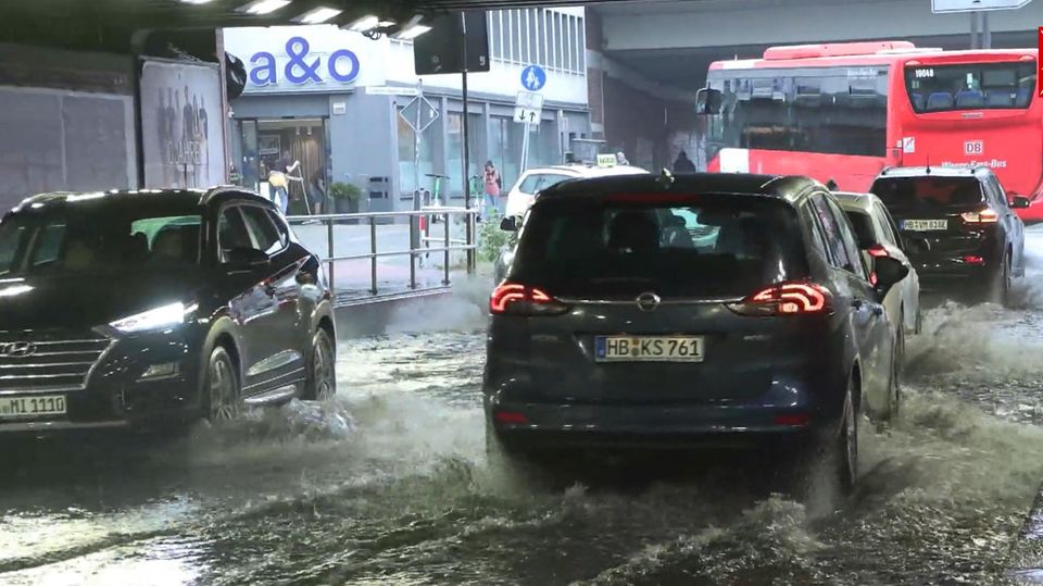 Am gestrigen Abend wurden große Teile Norddeutschlands von riesigen Regenmengen erfasst. In einer Stunde habe es mancherorts so viel geregnet, wie sonst in einem gesamten Monat.
