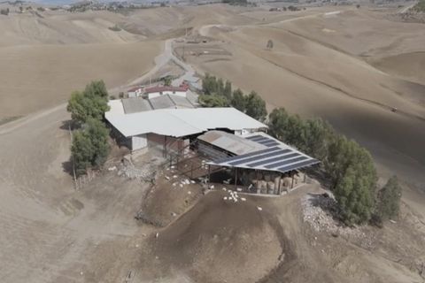 Die andauernde Dürre Siziliens stellt ihre Bewohner vor Herausforderungen und fordert akute Maßnahmen. Im Video erfahren Sie, welche. Auch Touristen plagt ein schlechtes Gewissen.