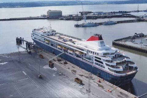 Irland statt Weltreise: Passagiere verkauften Häuser für XXL-Kreuzfahrt – nun steckt der Luxus-Liner fest