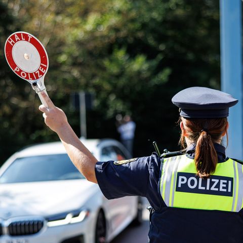 Vor Zurückweisungen an der deutschen Grenze müssten dauerhafte Grenzkontrollen eingeführt werden