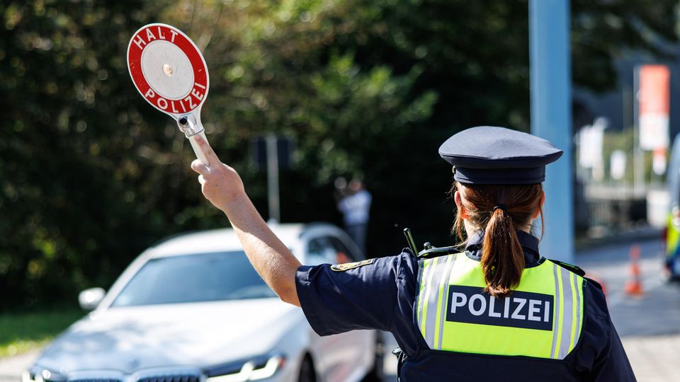 Vor Zurückweisungen an der deutschen Grenze müssten dauerhafte Grenzkontrollen eingeführt werden